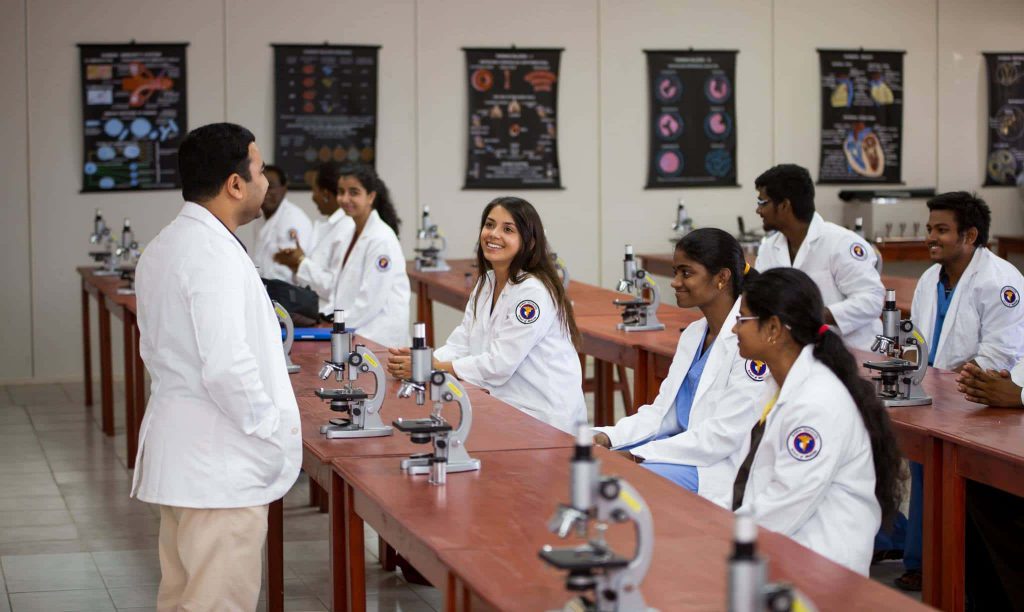 md-program-ausom - Worldwide Colleges