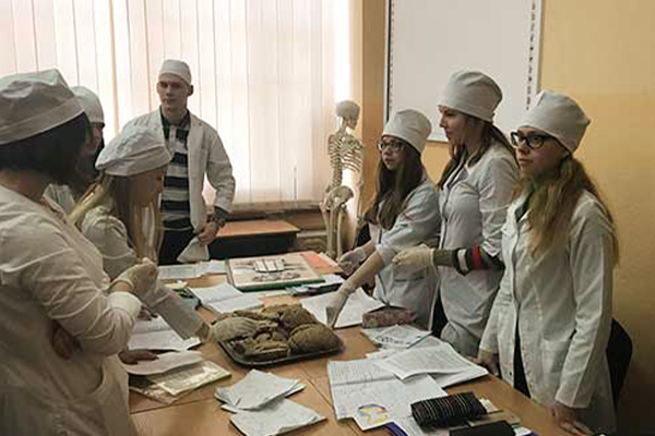 dnipropetrovsk-state-medical-university-Students_2