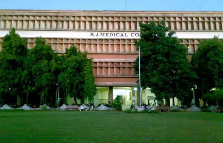 B-J-Medical-College-Ahmedabad-Campus-View-2