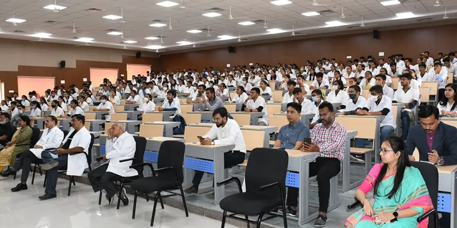 Banas-Medical-College-and-Research-Institute-Palanpur-Gujarat-1
