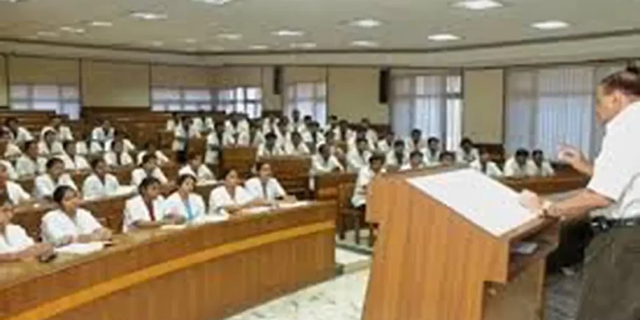 M-G-M-Medical-College-Indore-2